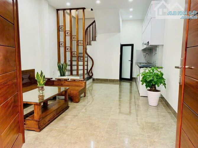 Cho thuê nhà nguyên căn 32m², Long Biên 14 triệu - Sẵn sàng vào ở!
