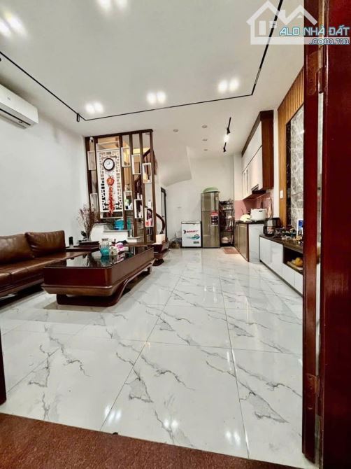 Cho thuê nhà phố Tân Thụy 34m² giá 10 triệu - Gần trường, chợ