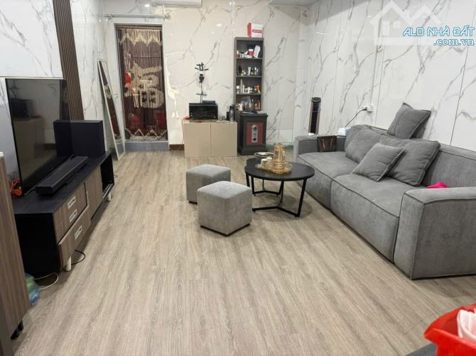 Cho thuê nhà phố Ngọc Thụy 50m² giá 8 triệu - Cơ hội tuyệt vời!