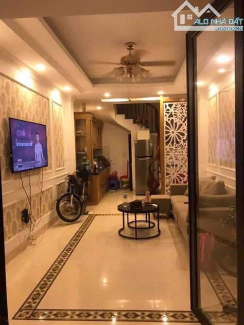 Nhà nguyên căn Thạch Bàn 35m² giá 10 triệu - Cơ hội hiếm!