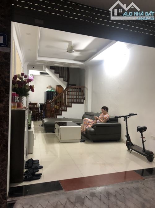 Nhà cho thuê 35m² phố Vũ Tông Phan - Thích hợp kinh doanh