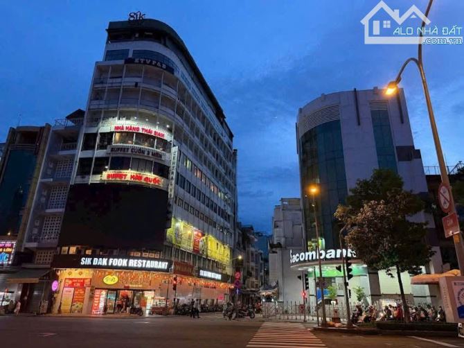 FrontHouse 300m² giá 300 tỷ tại Chợ Lớn - Đầu tư sinh lời!