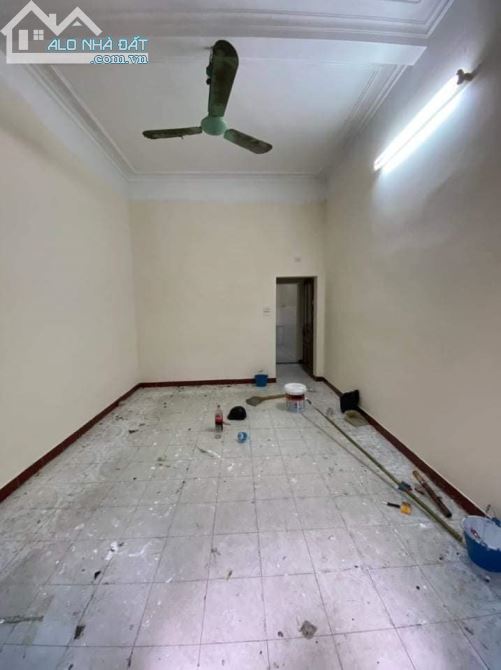 Nhà riêng 55m² phố Yên Lạc Kim Ngưu giá 11 triệu - Ô tô tải đỗ cửa!