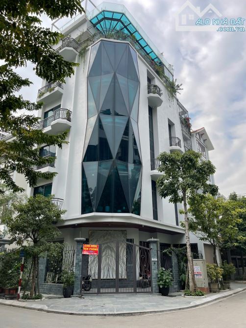 Nhà cho thuê 250m² tại Nguyễn Cơ Thạch - Ô tô tránh, Lô góc, Thang máy