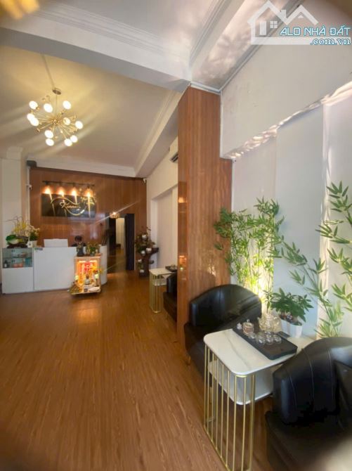 Cho thuê Góc 2MT 222 Hai Bà Trưng 80m² Q.1 - Cơ hội kinh doanh lý tưởng!