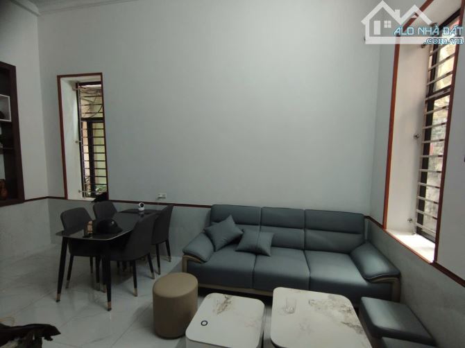 Nhà nguyên căn 30m² 4 tầng tại Ngõ Tô Hoàng - Cơ hội thuê hấp dẫn!