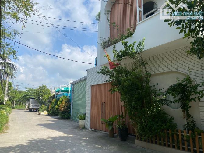 Nhà riêng 120m² giá 4.55 tỷ tại Thuận An - Bán gấp, sổ hồng riêng!