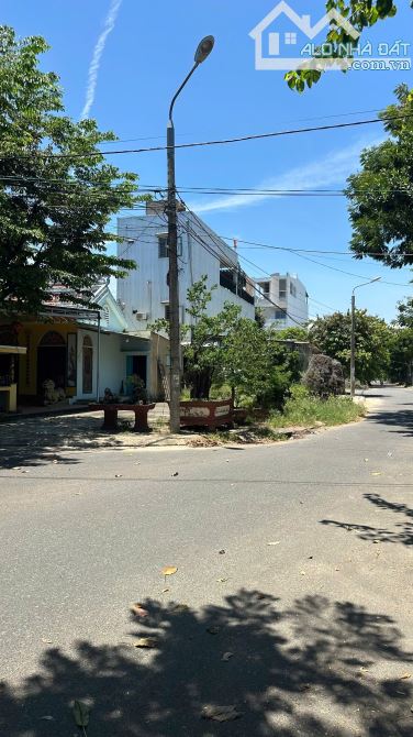 Đất góc 2 mặt tiền Nguyễn Chích 100m² giá 3.7 tỷ - Cơ hội hiếm có!