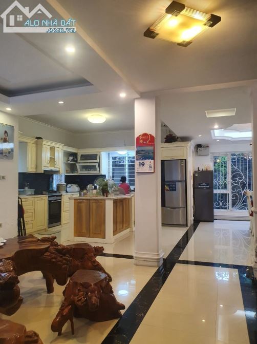 Biệt thự cho thuê 250m² KDT Văn Quán - Giá tốt, vị trí đắc địa!