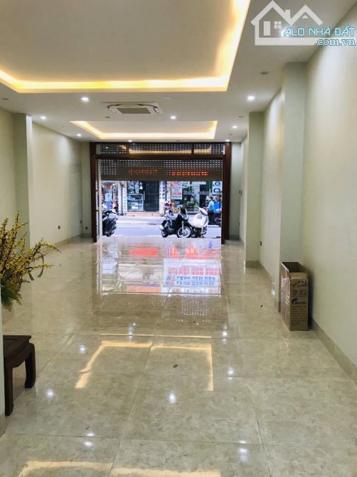 Nhà riêng cho thuê 60m² giá 35 triệu - Ô tô đỗ cửa Đống Đa