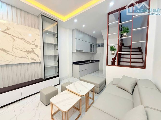 Nhà nguyên căn 5 tầng 35m² ngõ Giang Văn Minh - Cơ hội hiếm có!