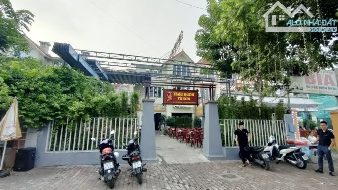 Cho thuê biệt thự mặt phố Khuất Duy Tiến 800m² - Kinh doanh đỉnh cao!