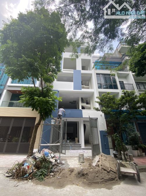 Cho thuê nhà liền kề 100m² tại Thanh Xuân - Cơ hội hiếm có!
