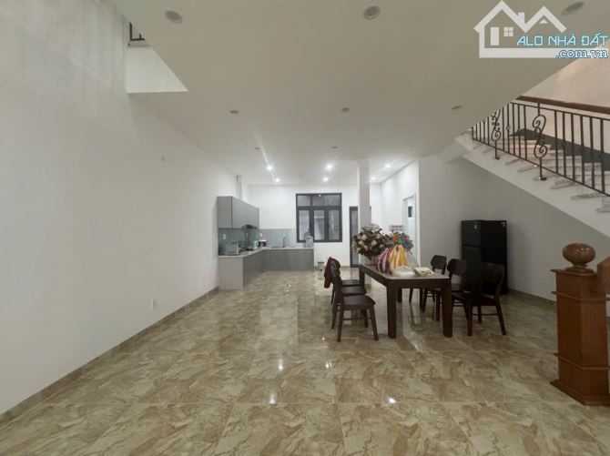 Nhà 3 tầng mặt tiền Bùi Thị Xuân 99m² giá 14.5 tỷ - Cơ hội đầu tư tuyệt vời!