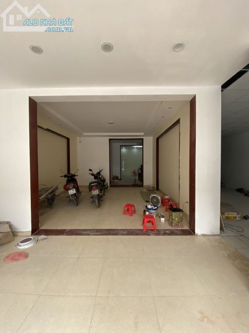 Cho thuê nhà mặt phố Nguyễn Xiển 170m² giá 80 triệu - Cơ hội vàng cho kinh doanh!