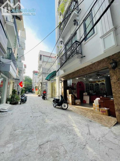 Nhà cho thuê 100m² đường Hồ Tùng Mậu, Mai Dịch, 55 triệu - Cơ hội hiếm có!