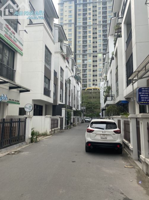 Cho thuê biệt thự Nguyễn Văn Lộc 120m² giá 50 triệu - Thiết kế siêu đẹp!