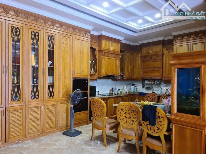 Biệt thự mini Trần Bình Trọng 93m² giá 13.5 tỷ - Nội thất cao cấp, thang máy