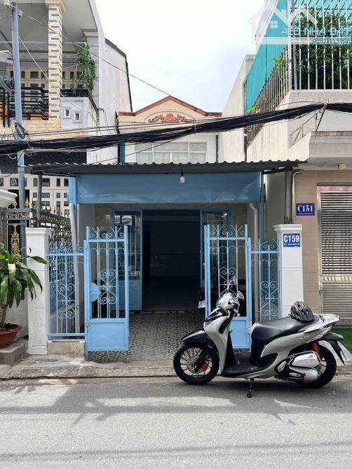 Nhà mặt tiền hẻm 15 Trần Văn Hoài 120m² giá 9 triệu - Cơ hội hiếm có!