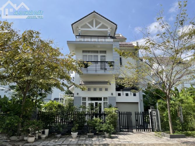 Biệt Thự Cho Thuê 300m² Đường Đỗ Xuân Hợp Q9 - Cơ Hội Hiếm Có