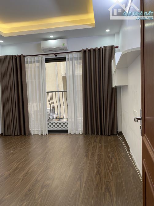 Cho thuê nhà 35m² Văn Cao - Ba Đình giá 12 triệu - Cơ hội hiếm có!