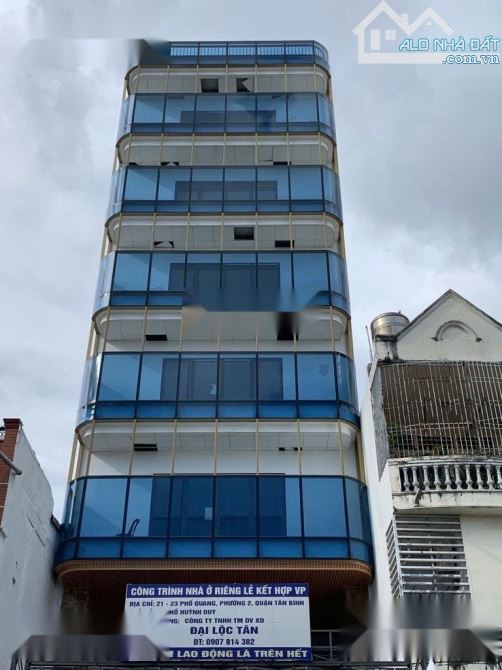 Cho thuê tòa nhà 2000m² giá 200 triệu - Vị trí đắc địa Tân Bình!