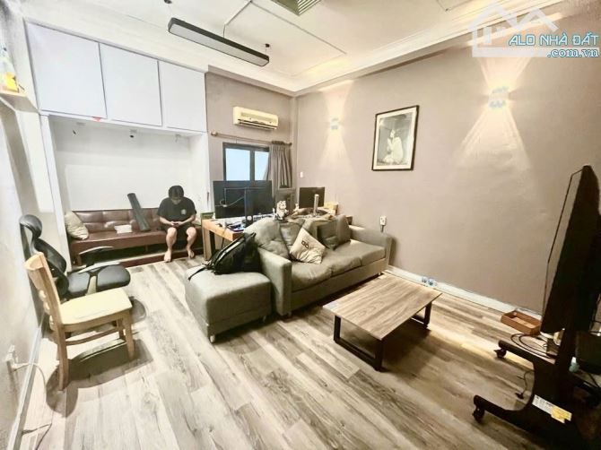 Nhà Cho Thuê Kinh Doanh 100m² Giá 35 Triệu - Đường Đặng Dung Q.1