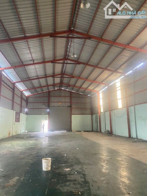 Cho thuê xưởng 770m² mặt tiền Vườn Thơm, Bình Chánh - Cơ hội hiếm có!