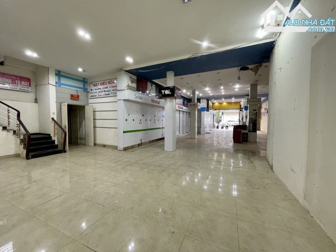 Nhà 4 tầng 1000m² đường Y Jut giá 100 triệu - Cơ hội kinh doanh tuyệt vời!