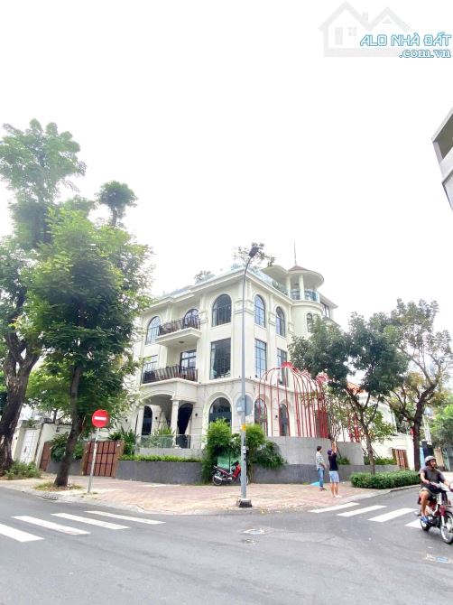 Cho thuê Building 900m² Quận 3 - Cơ hội kinh doanh tuyệt vời!