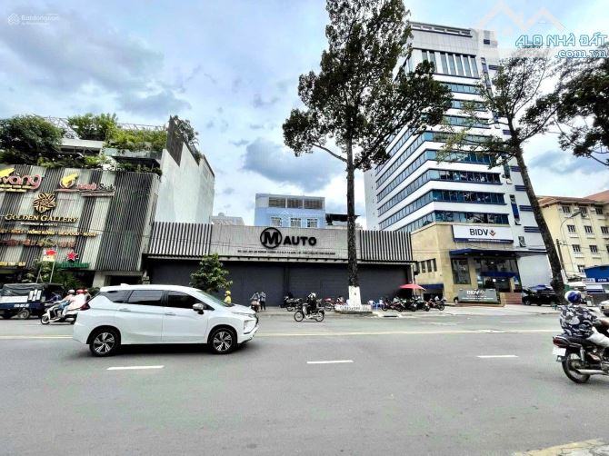 Front House Cho Thuê 365m² Quận 5 - Cơ Hội Kinh Doanh Tuyệt Vời!