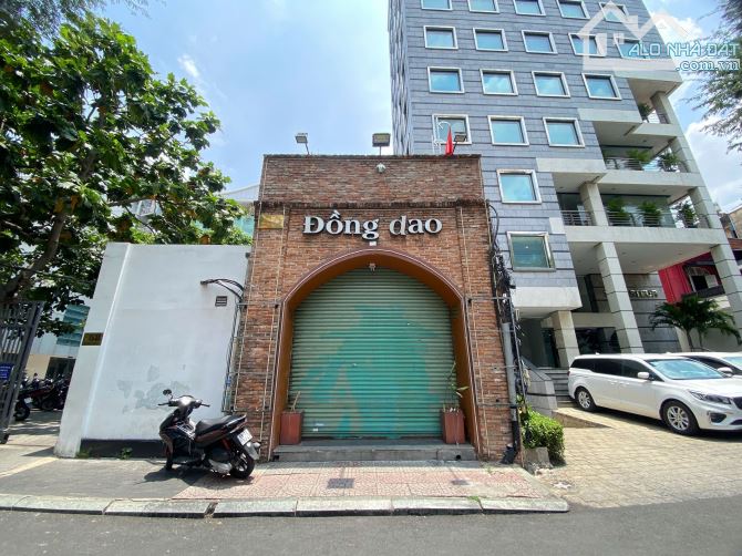 Cho thuê Front House 800m² Quận 1 giá 200 triệu - Cơ hội kinh doanh tuyệt vời!