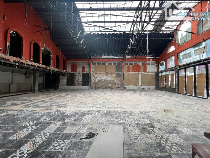 Nhà cho thuê 400m² Quận 1 giá 200 triệu - Cơ hội kinh doanh hiếm có!