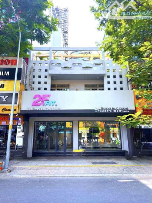 Cho thuê quán cafe mặt tiền 240m² Huỳnh Thúc Kháng, Q1 - Cơ hội kinh doanh đắc địa!