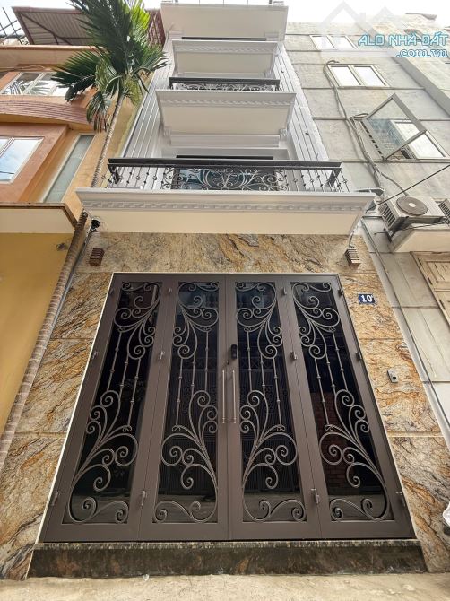 Nhà 5 tầng mới 35m² tại Cầu Giấy giá 10.8 tỷ - Cơ hội vàng cho gia đình!