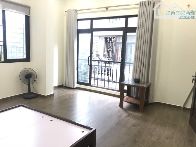 Nhà cho thuê 50m² Văn Cao - Cách phố 15m, Xe ba gác đỗ cửa