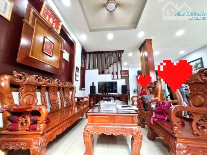 Nhà đẹp 3 tầng 98m² giá 6.99 tỷ - Biệt thự mini giữa lòng Hóc Môn!