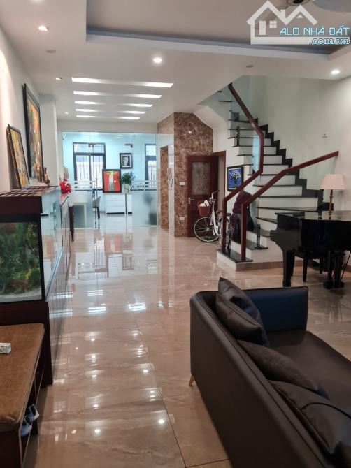 Nhà nguyên căn 5 tầng 110m² tại Hàm Nghi - Cơ hội vàng cho thuê!