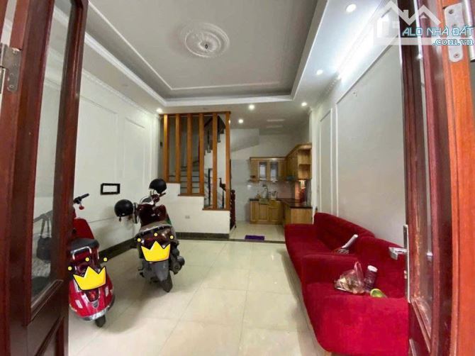 Nhà riêng cho thuê 40m² 5 tầng tại Đội Cấn - Cơ hội hiếm có!