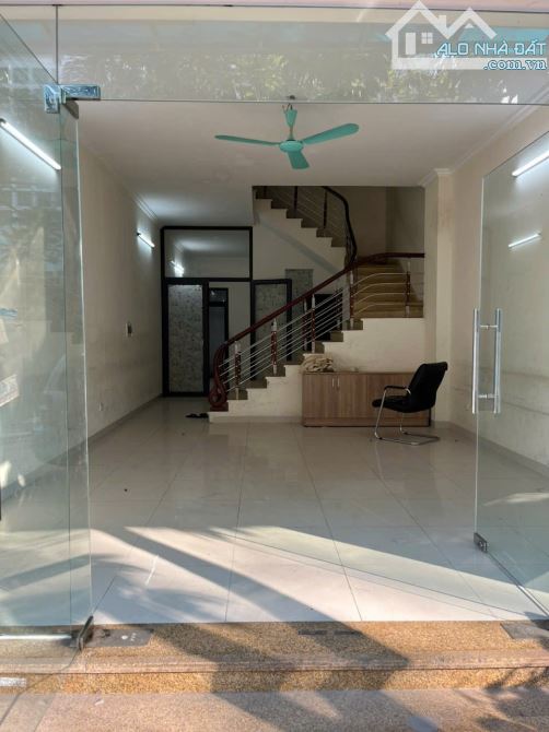 Nhà thuê 80m² Văn Cao, Ba Đình giá 35 triệu - Cơ hội hiếm có!