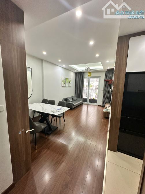 Căn hộ Golden West Lê Văn Thiêm 108m² giá 16 triệu - Cơ hội hiếm có!