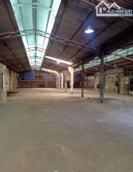 Cho thuê xưởng 2000m² Dĩ An 60 triệu - Đường xe container tiện lợi!