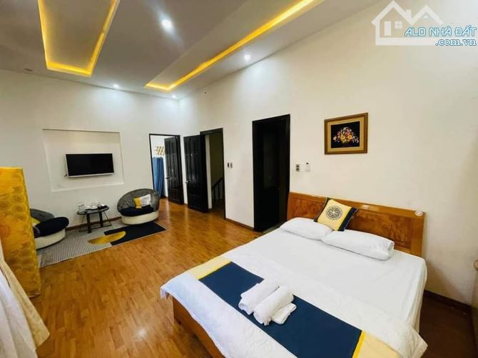 Villa cho thuê 300m² Lê Hồng Phong - Hồ bơi lớn, vị trí lý tưởng