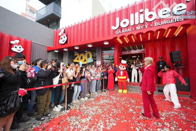 Cho thuê nhà phố Cầu Giấy 200m² giá 110 triệu - Cơ hội kinh doanh đắc địa!