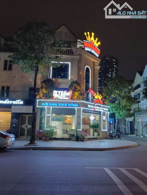 Cho thuê nhà lô góc 200m² Dịch Vọng Cầu Giấy giá 40 triệu - Cơ hội hiếm có!