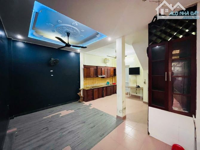 Nhà 4 tầng Full nội thất 46m² Đường Láng, Đống Đa - Giá 14 triệu