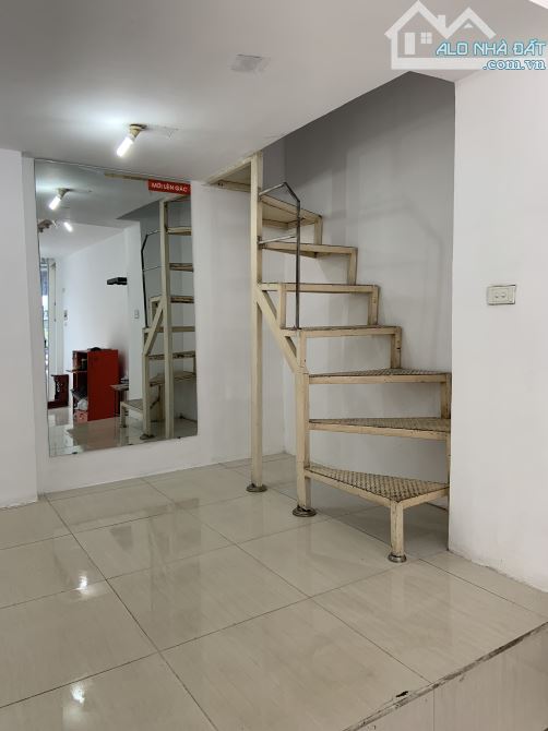 Nhà mặt phố Phạm Ngọc Thạch 20m² giá 18 triệu - Cơ hội kinh doanh tuyệt vời!