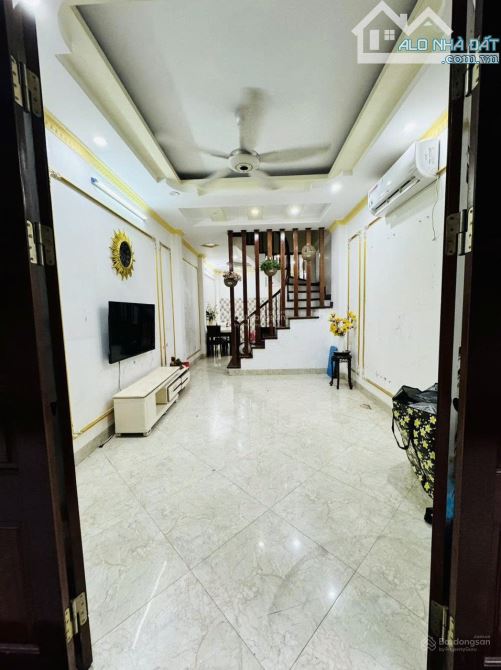 Nhà cho thuê 4 tầng phố Chùa Bộc 43m² giá 16 triệu - Cơ hội tuyệt vời