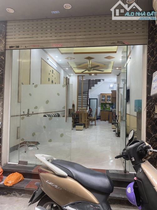 Cho thuê nhà 5 tầng 38m² phố Trần Khát Chân - Kinh doanh thuận lợi!