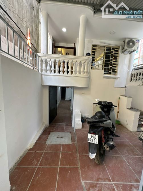 Nhà 3 tầng cho thuê 76m² tại Trung Kính - Cầu Giấy giá 18 triệu - Cơ hội tuyệt vời!